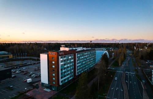Myyrmaki Hotel | Relax at Noli Myyrmäki: Pet-Friendly Retreat with Hot Tub