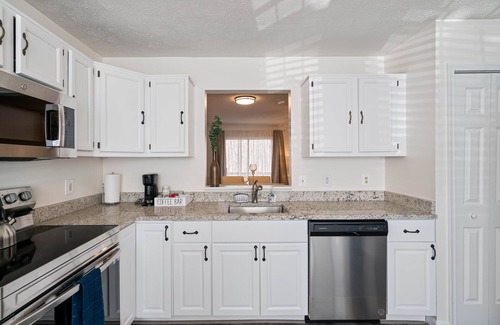 Stafford House | Delightful Noliga Home Sweet Home with Breakfast Included