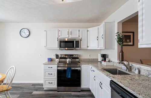 Stafford House | Delightful Noliga Home Sweet Home with Breakfast Included