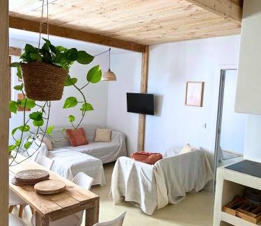 Huerta de Vero Apartment | Cozy Nomad Home: Pet & Child Friendly Retreat