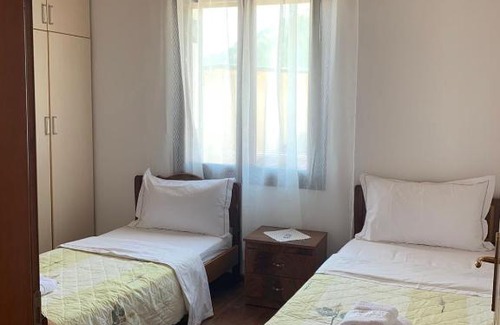 Berat Apartment | Pet-Friendly NoMad House for up to 4 Guests - Guest Rated 9.6