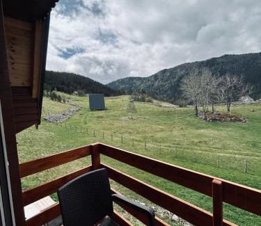 Njegovuđa House | Exceptional Nomad Lodge Zminica: Pet & Child Friendly Stay