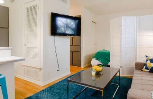 Allandale Apartment | Convenient Nomad Studio - Family-Friendly & Steps to Domain