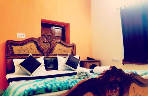 Amar Sagar Pol House | Pet-Friendly Nomadic Guest House with Breakfast Included