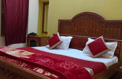 Amar Sagar Pol House | Pet-Friendly Nomadic Guest House with Breakfast Included