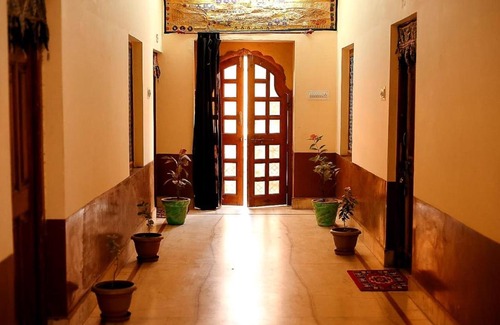 Amar Sagar Pol House | Pet-Friendly Nomadic Guest House with Breakfast Included
