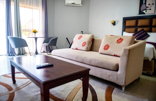 Lusaka Hotel | Family-Friendly Retreat at Nomads Court Chudleigh