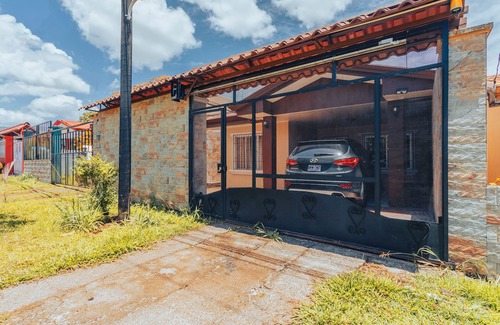 El Tanque House | Discover NOMADS: 5 Minutes from La Fortuna Attractions