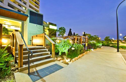 Parap Apartment | Discover Nomikis' On The Avenue: 4-Star Poolside Retreat