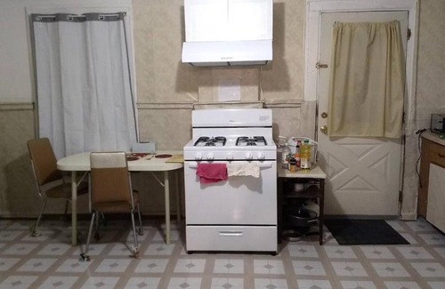 Bel-Ridge House | Private Room with Kitchen for Long-Term Stays