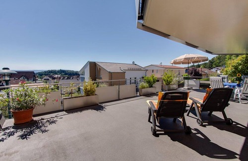 Daisendorf Apartment | Top-Rated Non-Smoking Apartment with Large Terrace & Pool