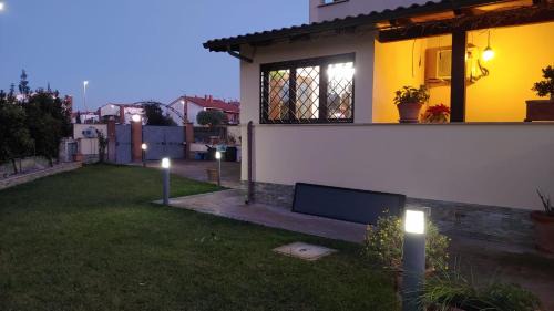 Zona XXX Castel Fusano House | Cozy Nonna Genoveffa: Child-Friendly Rooms with Hot Tub