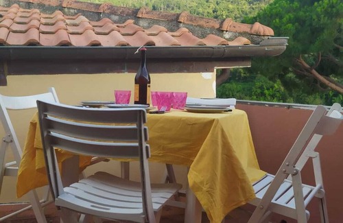 Comeglio Apartment | Discover Nonna Maria: A Pet-Friendly Retreat by the Sea