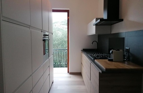 Crocetta Apartment | Oceanfront Nonna Paola Guest House with High Ratings