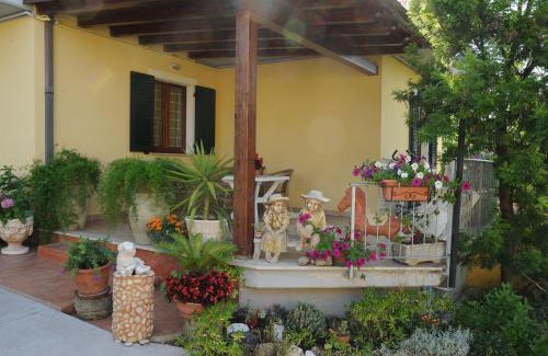 Offida House | Discover Nonno Pio: Pet-Friendly Stay with Top Amenities