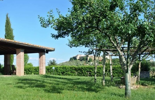 Magliano in Toscana Apartment | Unforgettable Nonno Tobia: Spa, Breakfast & Family-Friendly