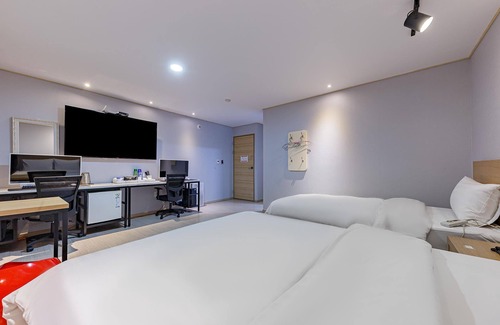 Nonsan Hotel | Eco-Friendly Comfort at Nonsan River with Hot Tub & Breakfast