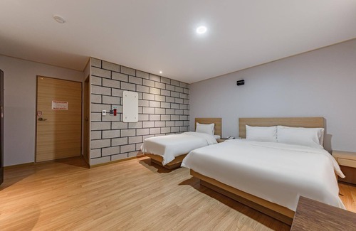 Nonsan Hotel | Eco-Friendly Comfort at Nonsan River with Hot Tub & Breakfast