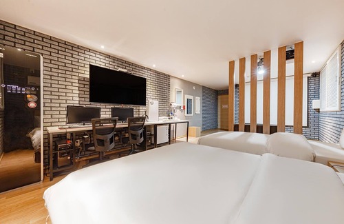 Nonsan Hotel | Eco-Friendly Comfort at Nonsan River with Hot Tub & Breakfast