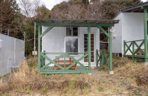Ihama Cottage | Cozy Courtside Tiny Box for Two in Kamo-gun Shizuoka