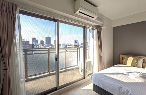 Tennoji Hotel | Double Bed Delight: Top Floor Nonsmoking Room in Osaka