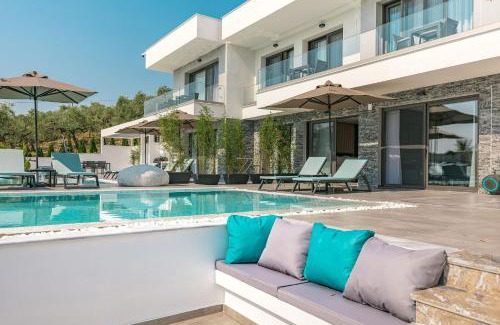 Skala Rachoniou Villa | Exceptional Nooa Villas: Oceanfront with Pool & 10/10 Rating