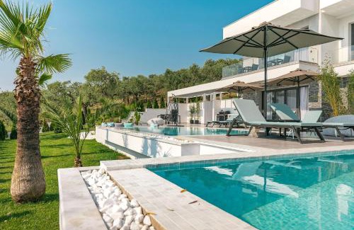 Skala Rachoniou Villa | Exceptional Nooa Villas: Oceanfront with Pool & 10/10 Rating
