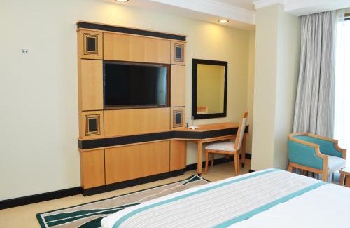 Hidd Apartment | Discover NOOH TOWER: Family-Friendly Getaway with Pool