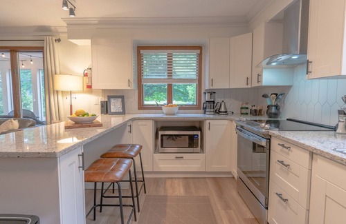 Saugatuck House | Pet-Friendly Nook on North: Cottage Steps From Downtown