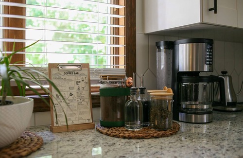Saugatuck House | Pet-Friendly Nook on North: Cottage Steps From Downtown
