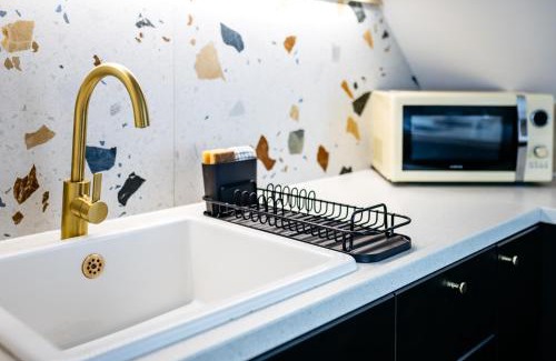 Gyor Apartment | Scenic Retreat - Quelle: Family-Friendly and Highly Rated