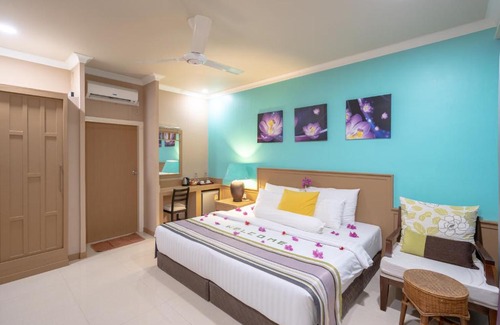 Fehendhoo House | Unwind at Noomoo Grand & Spa with Oceanfront Views