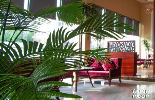 Al Khafji Apartment | Discover Noon Hotel Suites: Oceanfront Retreat with Hot Tub