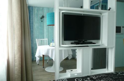 Den Burg House | Highly Rated Noordwester 45 with Delicious Breakfast Options