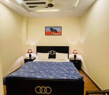 Islamabad Hotel | Welcoming Noors B&B: Family-Friendly with Breakfast & Hot Tub