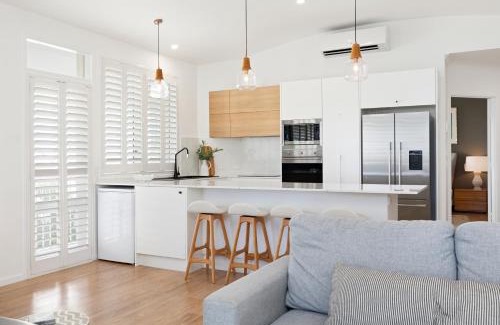Noosaville Apartment | Discover Noosa Outrigger Beach Resort with Pool & Hot Tub