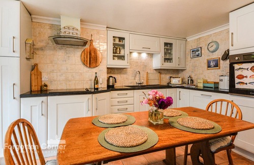 Cawsand Cottage | Spacious Nor Nour: Family-Friendly Stay for 6 Guests