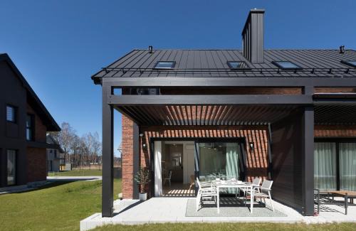 Debki House | Oceanfront Bliss: Norda House Dębki - 10/10 Guest Rated