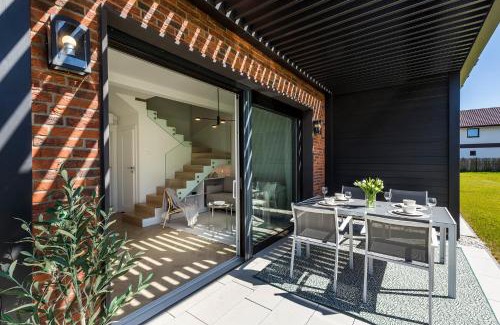 Debki House | Oceanfront Bliss: Norda House Dębki - 10/10 Guest Rated