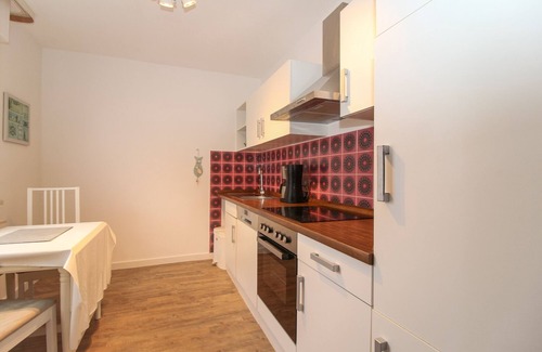 Norddeich House | Relaxing Bungalow Marina Near the Beach with Breakfast Included