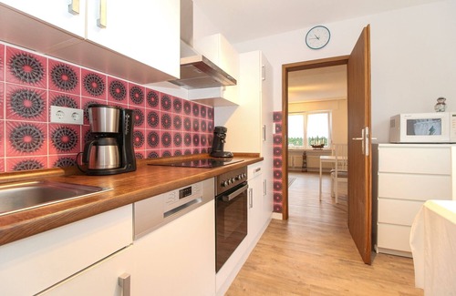 Norddeich House | Relaxing Bungalow Marina Near the Beach with Breakfast Included