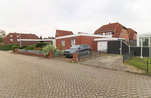 Norddeich House | Relaxing Bungalow Marina Near the Beach with Breakfast Included