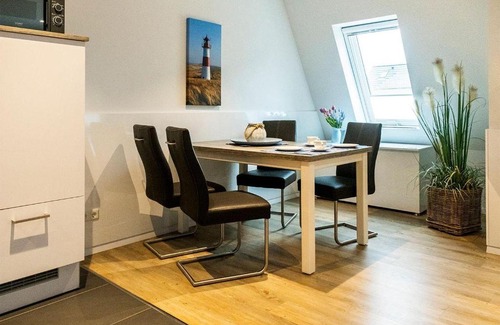 Norddeich Apartment | Norddeich Perle: Family-Friendly Retreat with Elevator Access