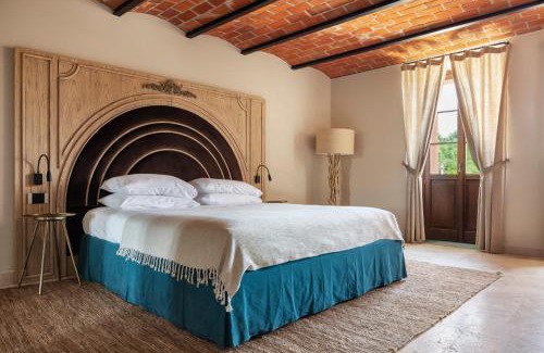 Cremolino Hotel | Nordelaia: Pet Friendly Retreat with Pool & Hot Tub