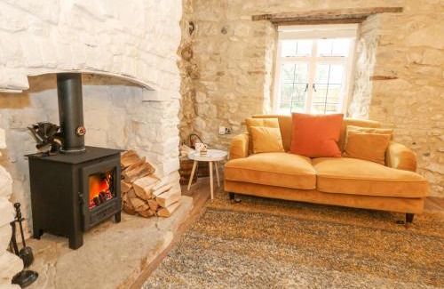 Holworth House | Inviting Norden Cottage: Pet-Friendly Retreat for Families