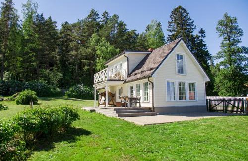 Kasmu House | Beachfront Nordic Bliss House with Ocean Views in Käsmu