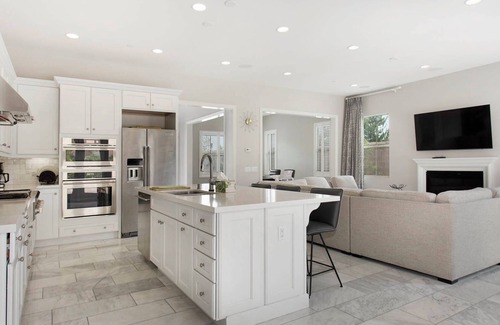 Orchard Hills House | Nordic Dream: Family-Friendly Retreat with Kitchen Access