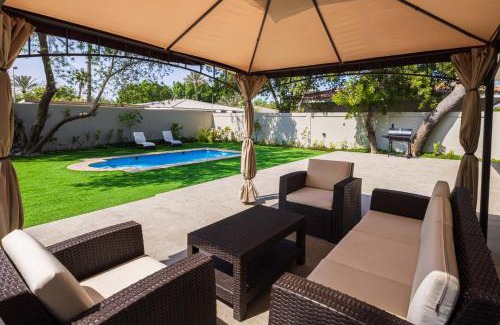 Jannusan Villa | Relax at Nordic Gardens: Family-Friendly with a Pool