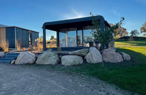 Belau Apartment | Experience Nordic Loki on Lake Belau with Oceanfront Views