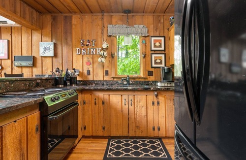 Bellaire Cabin | Inviting Nordic Serenity at Schuss Mountain, Sleeps 16